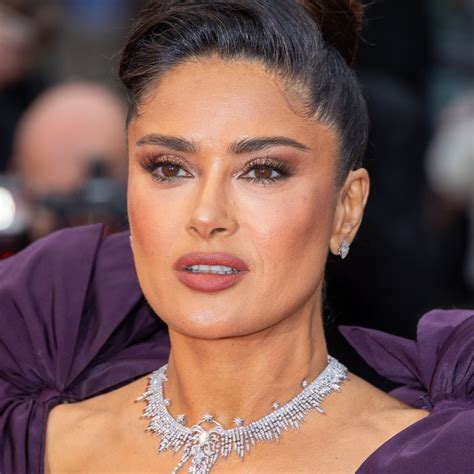 Salma Hayek shares nude picture taken in the good old days –。